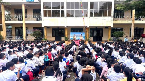 Sôi nổi hoạt động ngoại khóa tuyên truyền an toàn giao thông cho học sinh Trường Tiểu học Võ Thị Sáu (TP.Gia Nghĩa)