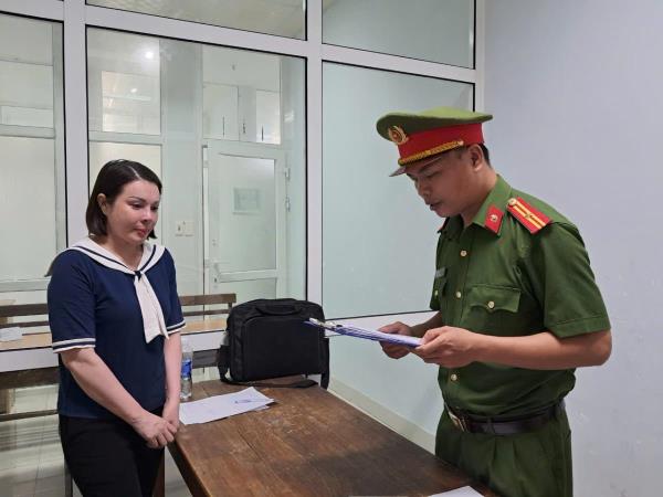 Tạm giam đối tượng lợi dụng quan hệ đồng hương, đồng nghiệp của chồng để lừa đảo tiền tỷ