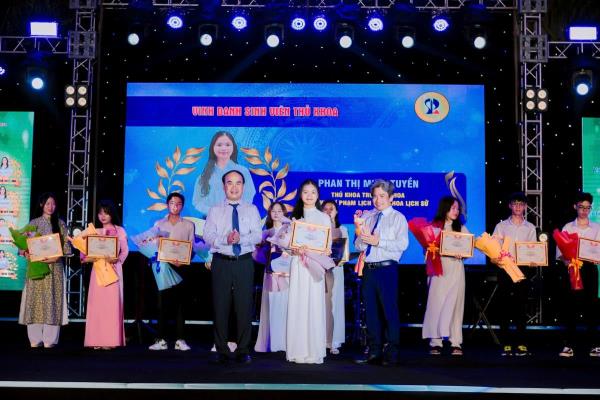 Đặc sắc chương trình nghệ thuật Khai khoá chào đón tân sinh viên - Chạm vào ước mơ