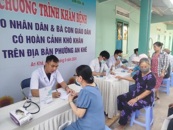 Bệnh viện 199 khám bệnh cho nhân dân và bà con giáo dân có hoàn cảnh khó khăn phường An Khê.