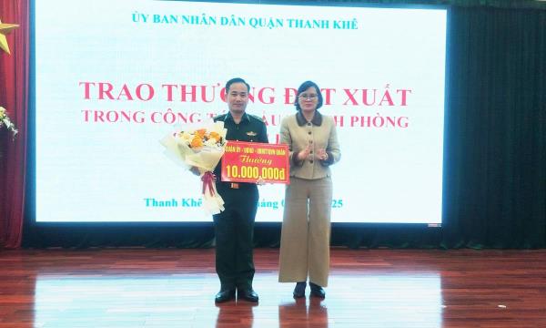 Đồn Biên phòng Phú Lộc được khen thưởng về thành tích bắt giữ 2 vụ chế tạo, tàng trữ, mua bán pháo trái phép