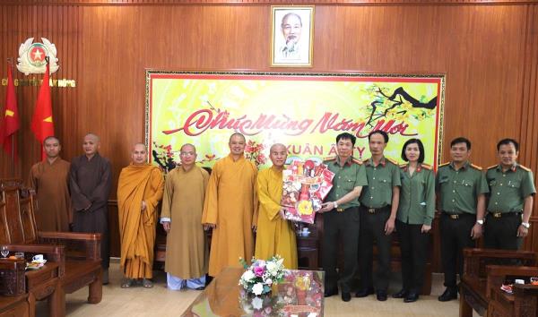 Chức sắc các tôn giáo chúc Tết cán bộ, chiến sĩ Công an tỉnh Đắk Nông