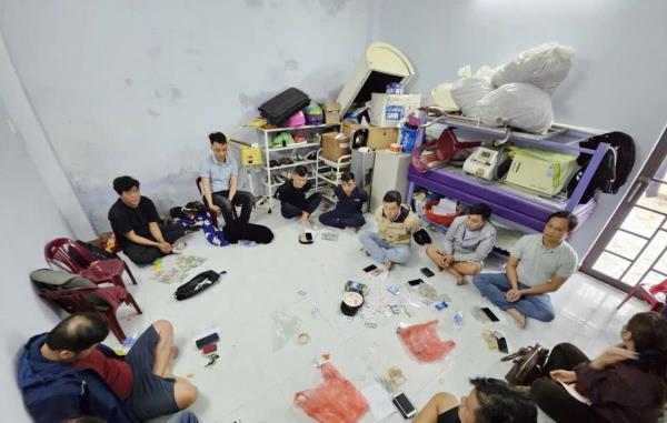 Công an Đà Nẵng truy tìm 2 đối tượng bỏ trốn trong nhóm đánh bạc di động