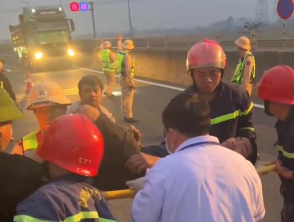 Kịp thời cứu tài xế bị mắc kẹt trong cabin ô tô tải biến dạng sau tai nạn tên cao tốc Đà Nẵng - Quảng Ngãi