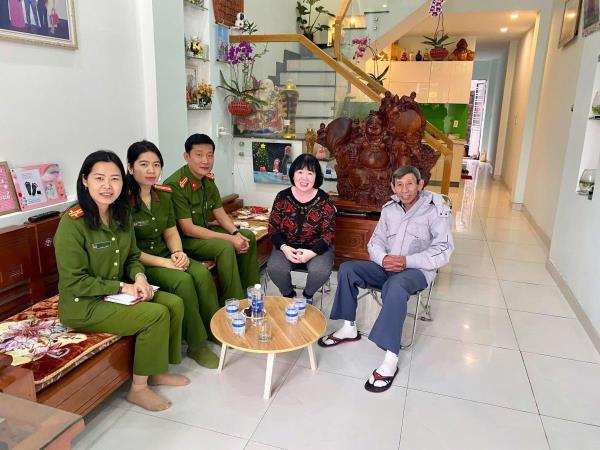 Thăm hỏi, tri ân gia đình liệt sỹ Công an nhân dân và cán bộ, chiến sỹ khó khăn nhân dịp Tết