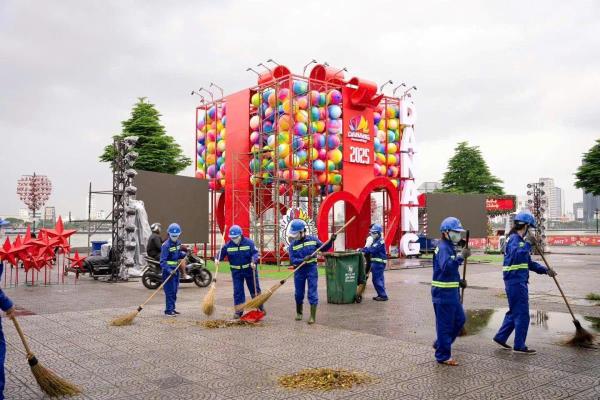 Cty Cổ phần Môi trường đô thị Đà Nẵng tập trung thu gom 5.000 tấn rác trong 2 ngày 28 và 29 Âm lịch