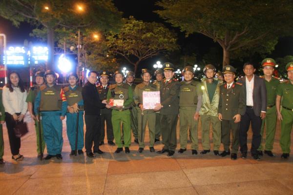 Giám đốc Công an TP Đà Nẵng thăm, chúc Tết lực lượng tuần tra 8394 phường Thạch Thang