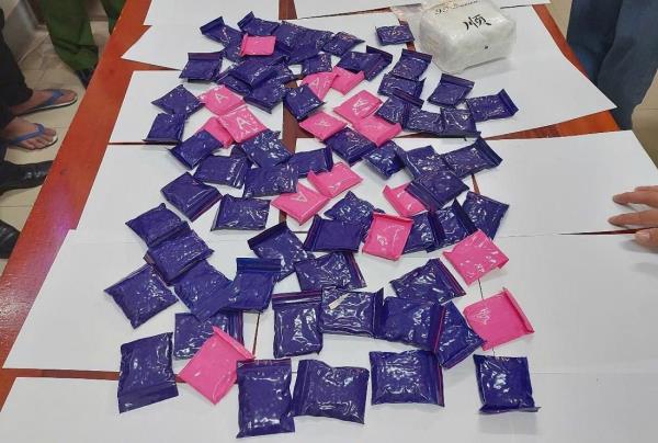 Bí mật trên chiếc xe chở quặng về từ bên kia biên giới