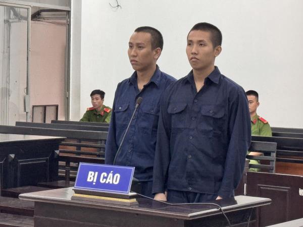 Hợp sức đánh người, 2 anh em xộ khám