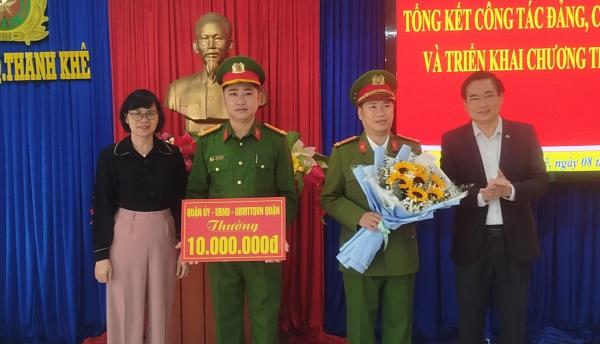 Khen thưởng Công an Q. Thanh Khê khám phá chuyên án lừa đảo trên không gian mạng