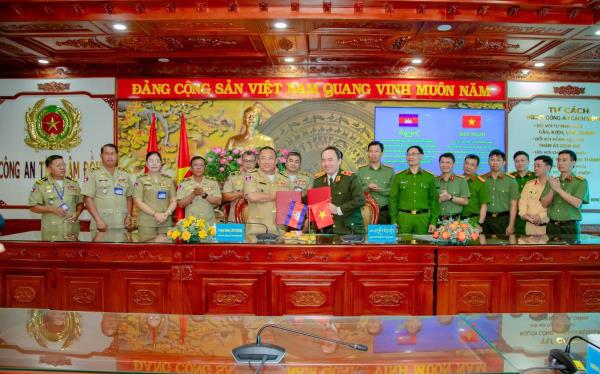 Công an tỉnh Lâm Đồng và Công an tỉnh Mondulkiri (Campuchia) đẩy mạnh hợp tác đảm bảo an ninh khu vực biên giới