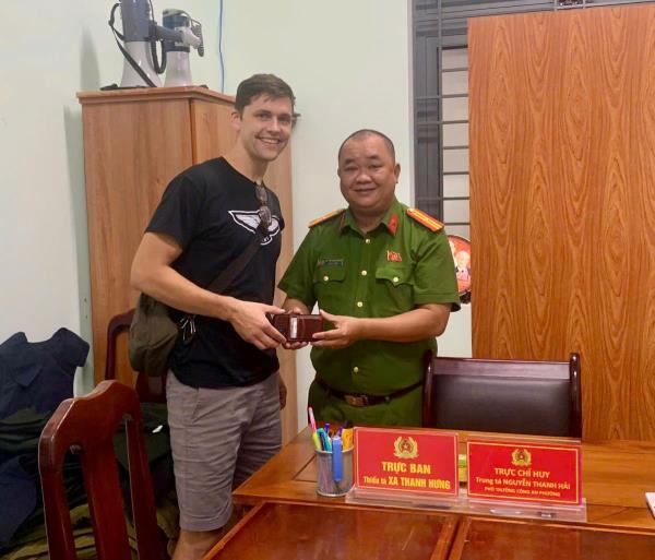 Nhanh chóng xác minh, trả tài sản cho du khách