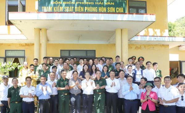 Bí thư Thành ủy Đà Nẵng Lương Nguyễn Minh Triết cùng đoàn công tác kiểm tra thực tế tại hòn Sơn Chà