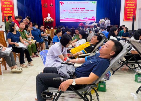 Vận động hiến tặng 216 đơn vị máu cứu người