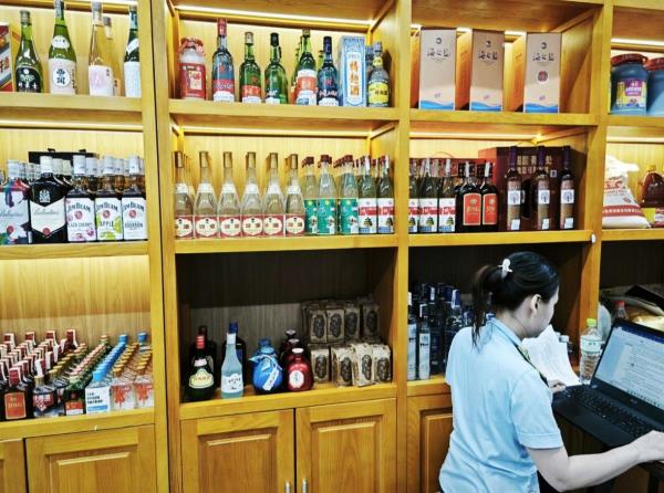 Phát hiện 4 siêu thị mi-ni kinh doanh hàng ngoại nhập lậu