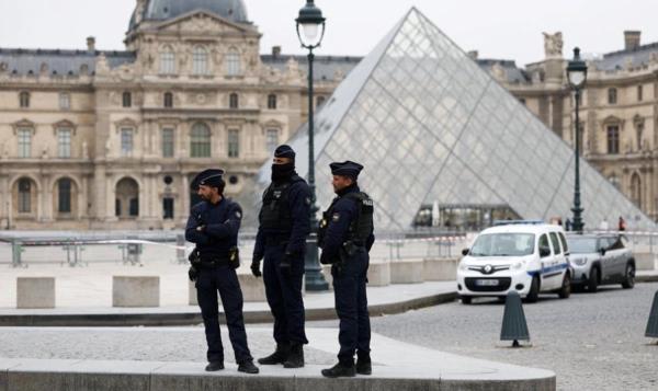 Pháp truy lùng các đối tượng tham gia vụ trộm ở bảo tàng Louvre
