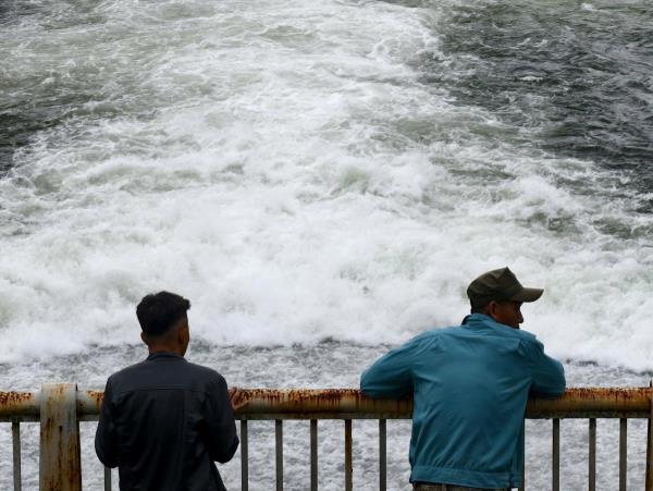 Hồ Phú Ninh xả tràn nhằm chủ động ứng phó mưa lớn