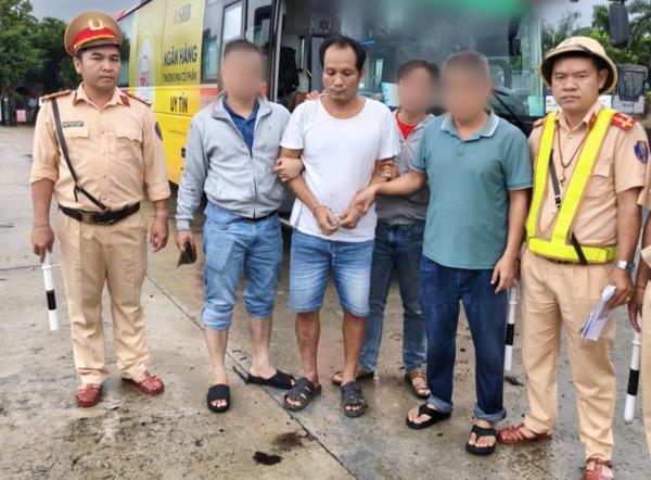 Trốn rẫy ở Lâm Đồng suốt nhiều tháng, kẻ truy nã bị bắt trên đường về Đà Nẵng