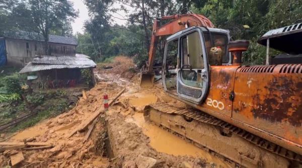 Lãnh đạo xã Trà Leng đã liên lạc được với 600 hộ dân bị chia cắt