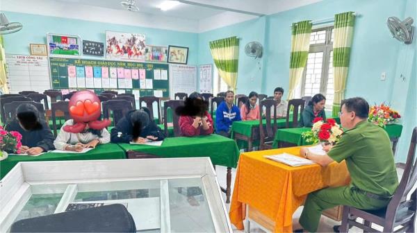 Ngăn chặn nhiều thiếu nữ tìm việc nhẹ lương cao