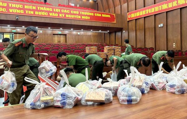 Thanh niên Công an TP Đà Nẵng hướng về đồng bào bị ảnh hưởng mưa lũ