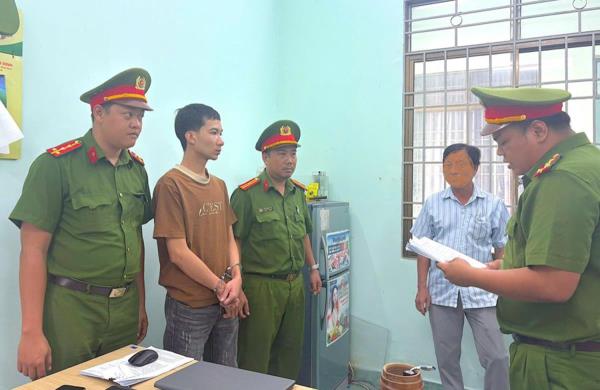 Bị con nợ lừa lấy tiền để cờ bạc