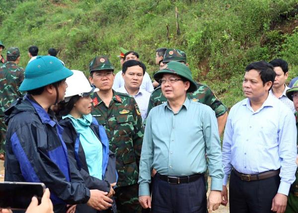 Phó Thủ tướng Hồ Quốc Dũng kiểm tra, chỉ đạo khắc phục hậu quả mưa lũ tại Quảng Ngãi