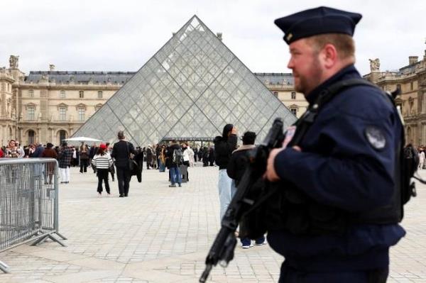 Thêm 5 nghi phạm cướp bảo tàng Louvre bị bắt