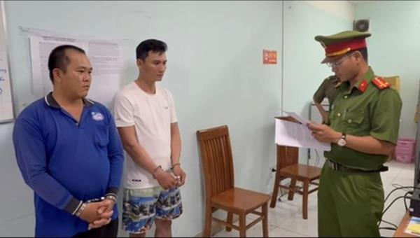 Công an TPHCM triệt phá xưởng sản xuất nước đóng chai giả các thương hiệu nổi tiếng