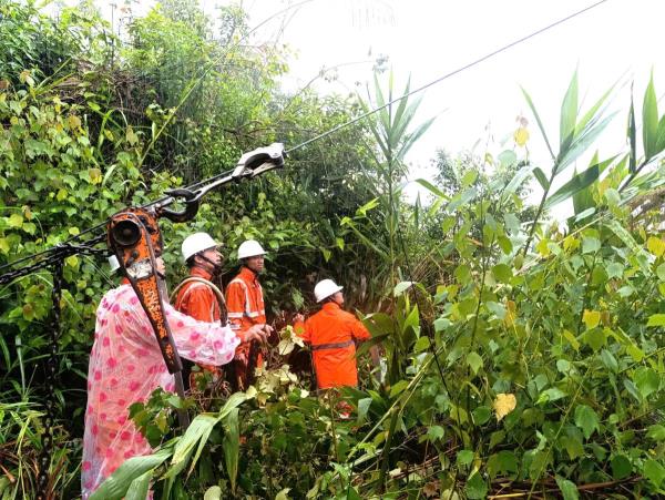 Đã khôi phục cấp điện cho hơn 84% khách hàng tại miền Trung bị ảnh hưởng do mưa lũ