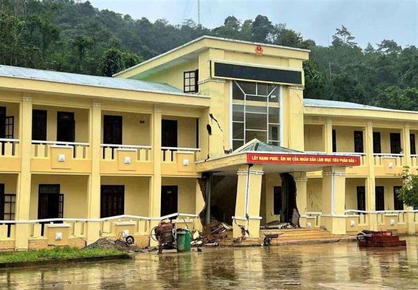Trụ sở UBND xã Hùng Sơn nứt gãy nguy cơ sập
