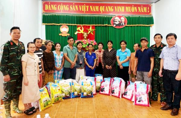 Khẩn trương cung ứng, cứu trợ hàng hóa thiết yếu đến người dân vùng lũ