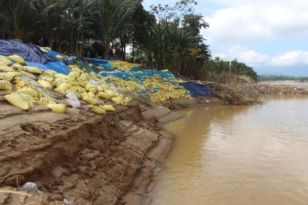 Người dân ven sông Thu Bồn thấp thỏm lo mất nhà