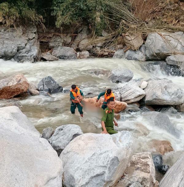 2 trẻ chết và mất tích khi tắm suối