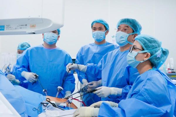 Vinmec trình diễn kỹ thuật ghép gan sống phức tạp tại Hội nghị Ghép tạng Việt Nam 2025