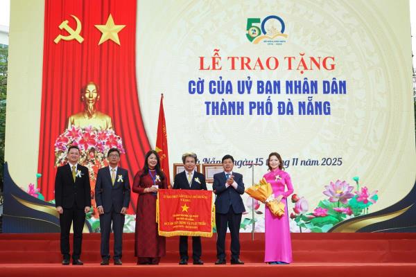 Trường Đại học Sư phạm – Đại học Đà Nẵng kỷ niệm 50 năm thành lập, đón nhận Huân chương Lao động hạng Nhì