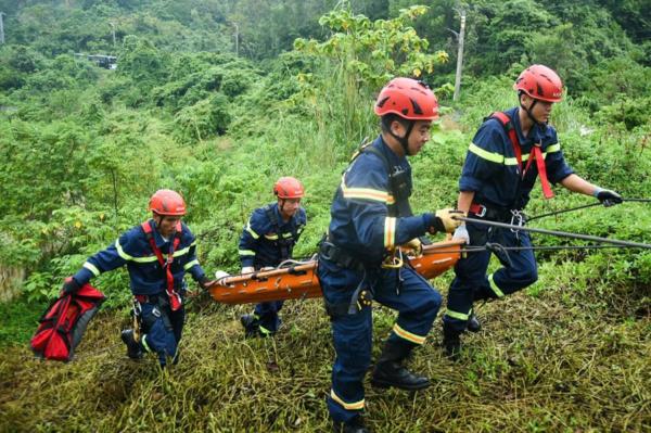 Diễn tập cứu nạn cứu hộ tai nạn liên hoàn ở bán đảo Sơn Trà