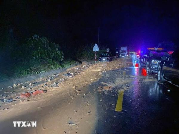 Sạt lở đèo Khánh Lê, Khánh Sơn khiến nhiều người tử vong, bị vùi lấp