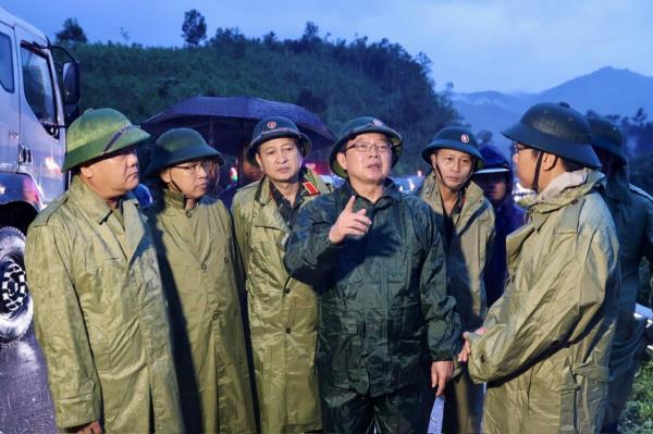 Phó Thủ tướng Hồ Quốc Dũng trực tiếp chỉ đạo khắc phục sạt lở tại đèo Khánh Lê
