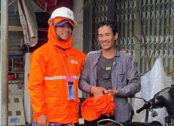 Kịp thời cứu người bị nước cuốn