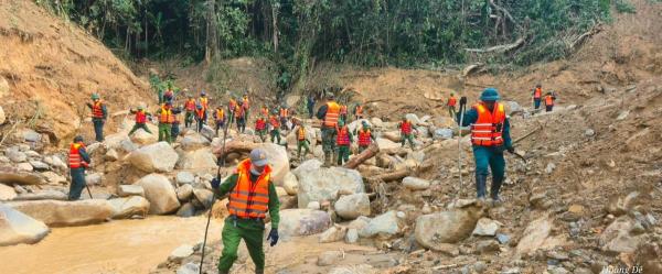 Công tác tìm kiếm các nạn nhân mất tích trong vụ sạt lở tại xã Hùng Sơn vẫn nhiều khó khăn
