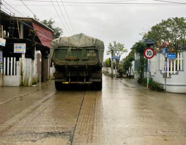 Tái diễn tình trạng xe quá tải trên tuyến ĐH1