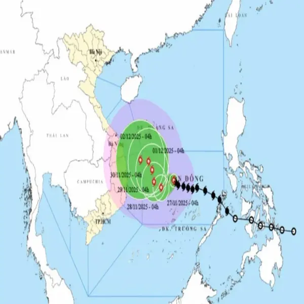 Bão số 15 Koto mạnh 4 cấp sau hơn 1 ngày vào Biển Đông, đường đi phức tạp