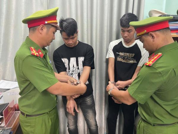 Côn đồ xộ khám