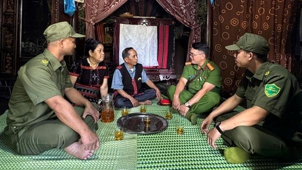 Ba bám, bốn cùng ở một xã biên giới