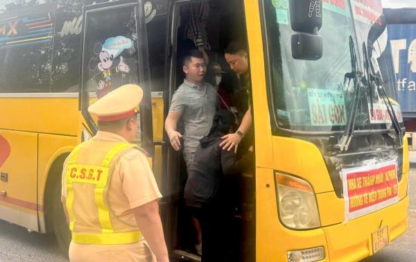 Hỗ trợ một phụ nữ đi lạc khi vào Nam làm việc nhẹ lương cao