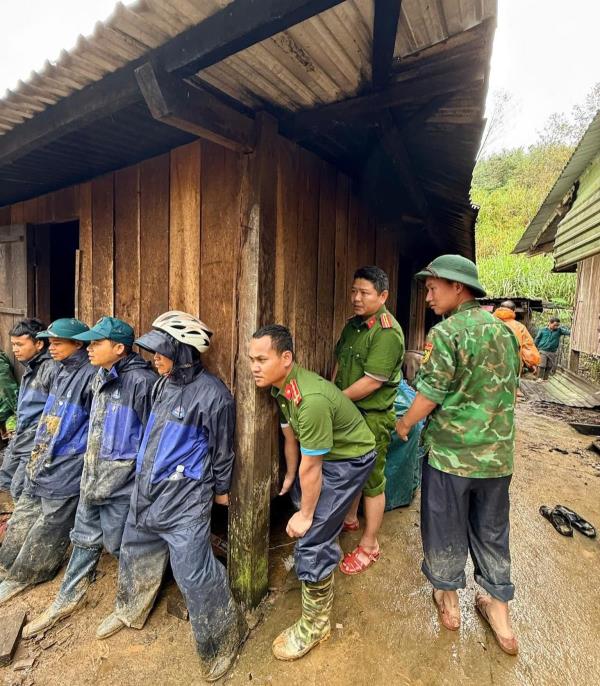 Công an xã Hùng Sơn bám sát cơ sở trong thời điểm khó khăn