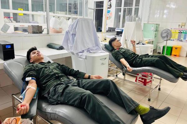 Đoàn viên thanh niên Phòng Cảnh sát cơ động kịp thời hiến máu cứu người