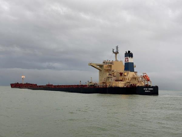 Ứng phó sự cố tràn dầu khi tàu chở 175.000 tấn quặng sắt mắc cạn ở Dung Quất