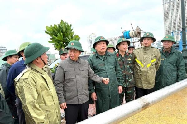 Phó Thủ tướng Trần Hồng Hà chỉ đạo công tác ứng phó bão số 13 tại Gia Lai